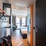 Loginn Airport Hotel 3*
