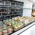 Loginn Airport 3*