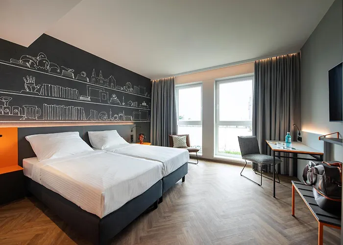 Loginn Airport Hotel 3*