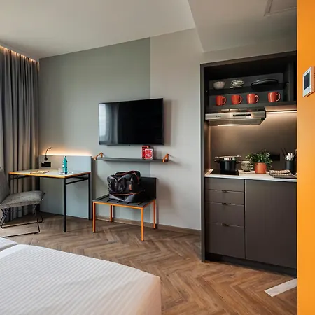 Loginn Airport Kolonia