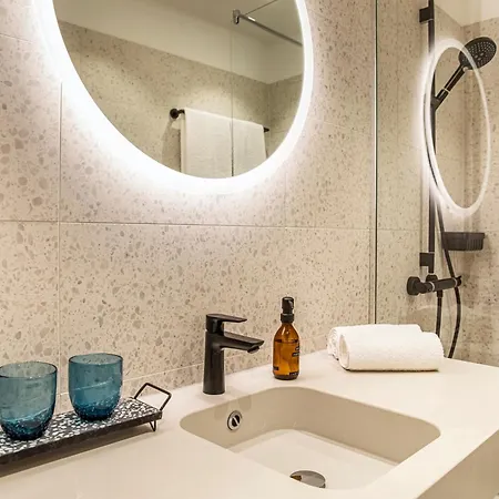 Loginn Airport Hotel 3*