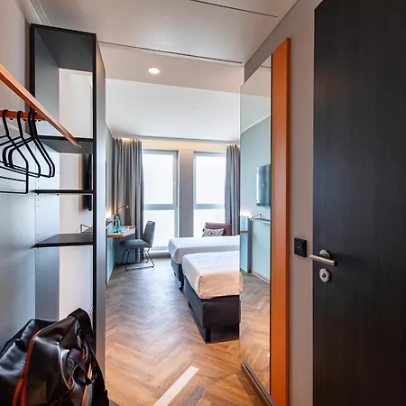 Loginn Airport Hotell 3*