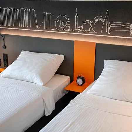 Loginn Airport 3*