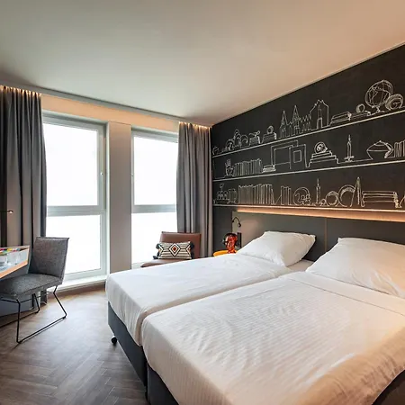 Loginn Airport Colónia