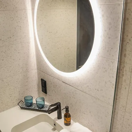 Loginn Airport 3* Kolonia