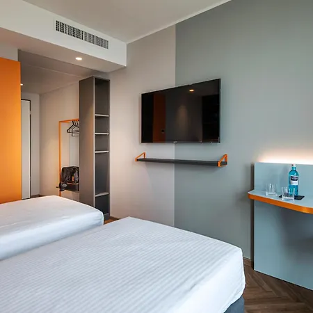 Hotel Loginn Airport Colónia