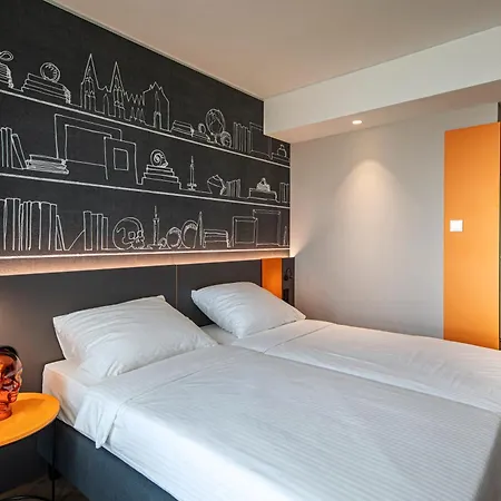 Loginn Airport Kolonia