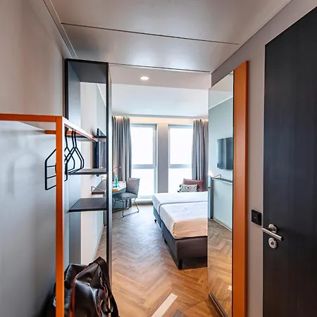 Loginn Airport 3* 쾰른