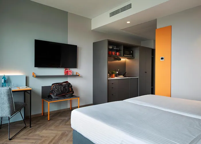 Hotel Loginn Airport