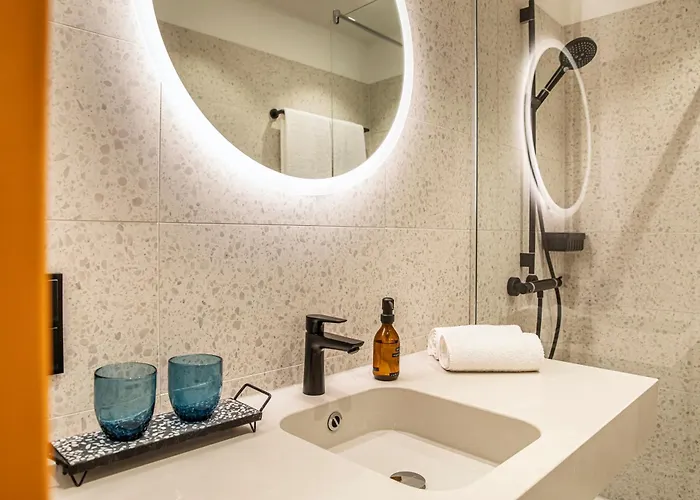 Loginn Airport Отель 3*