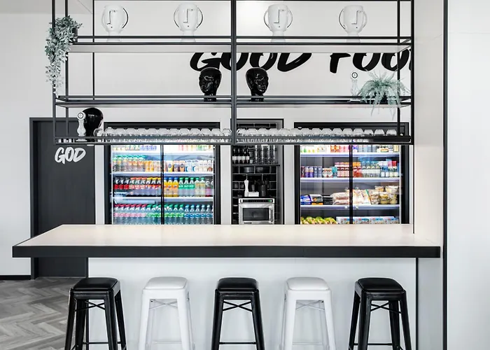 Отель Loginn Airport