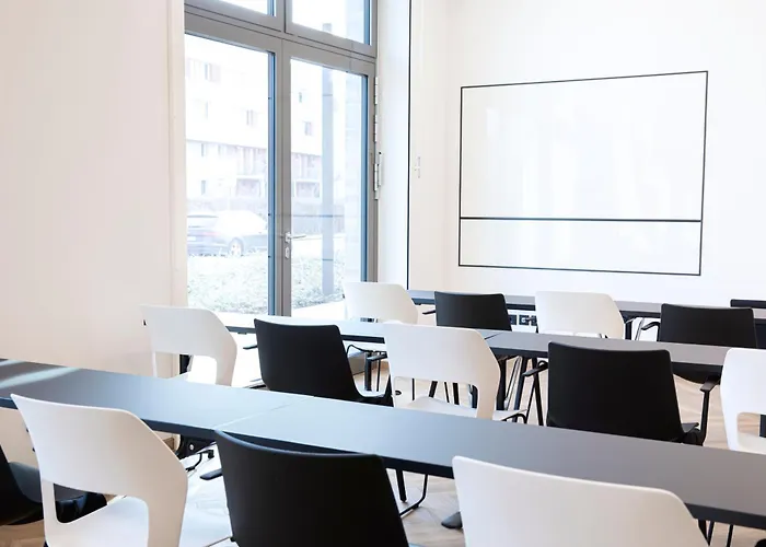 Loginn Airport Отель Кёльн