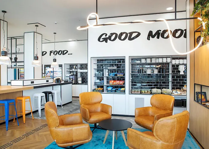 Loginn Airport Отель 3*