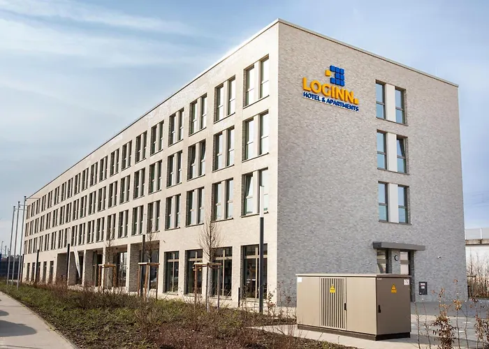 Отель Loginn Airport 3*