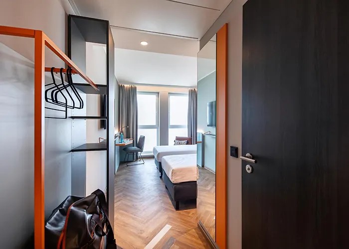 Loginn Airport Hotel 3*