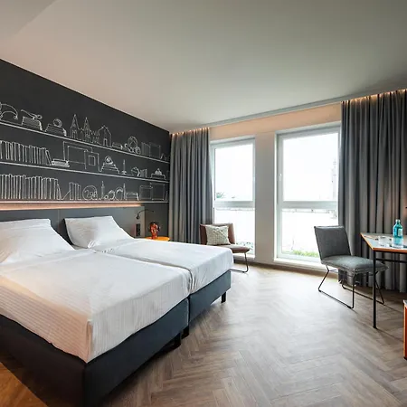 Loginn Airport Hotel *