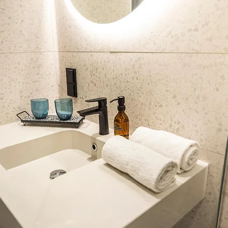 Loginn Airport Hotel