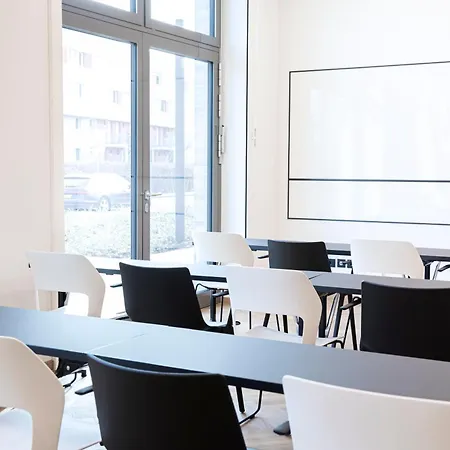 Loginn Airport Hotel Colonia