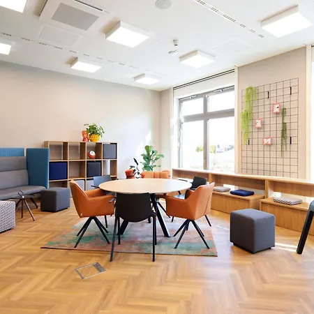 Loginn Airport Colonia