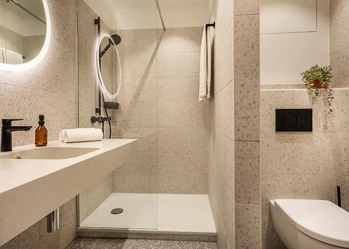 Hotel Loginn Airport Colonia