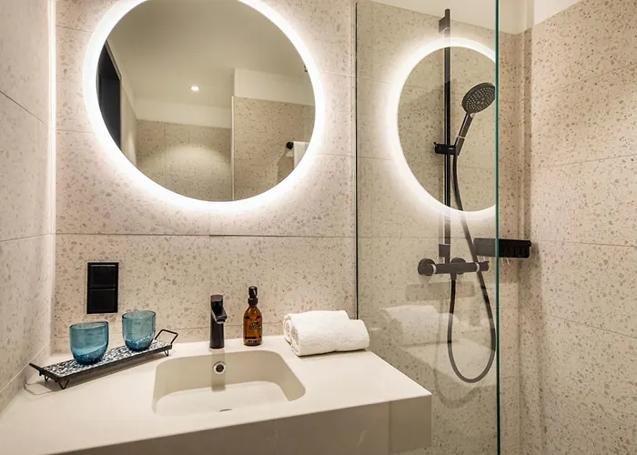 Loginn Airport Hotel 3*